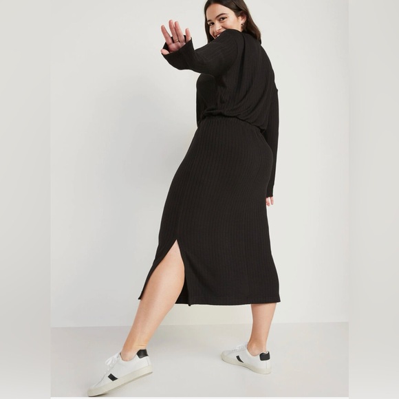 Old Navy Women's Waist-Defined Rib-Knit Turtleneck Long-Sleeve Midi Dress - Picture 5 of 6